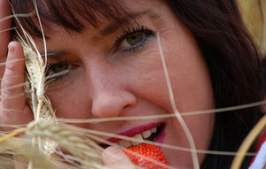 18 year old girl Kim Kennedy takes a cumshot in mouth during BDSM sex